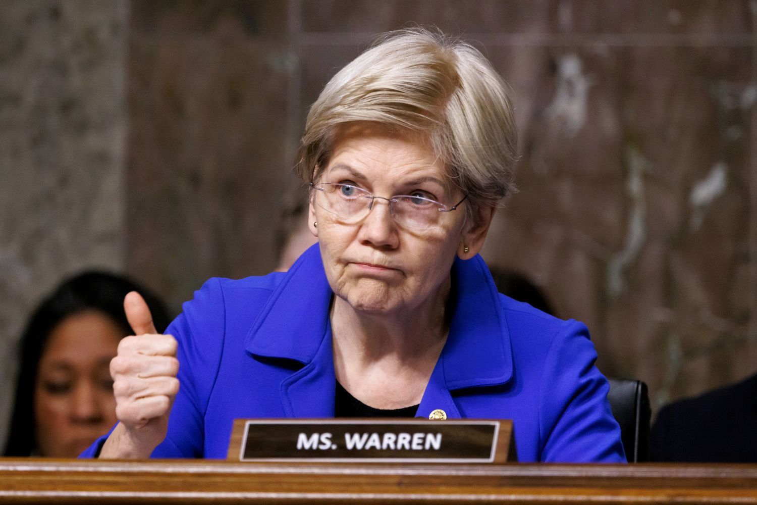 워런, 트럼프 행정부의 비트코인 401(k) 편입 추진에 “9천만 명 은퇴 대재앙 직면” 경고 | Yellow.com