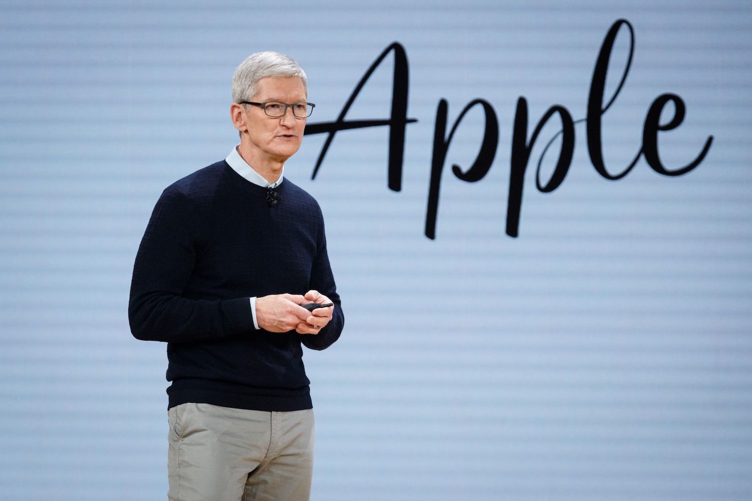 desktop-apple-ai-promises-wall-street-patience