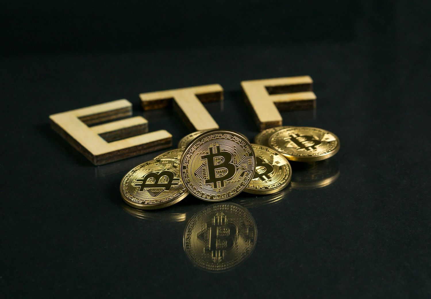 Why Did Investors Pull Almost $1.4B From Bitcoin ETFs In Just Four Days?