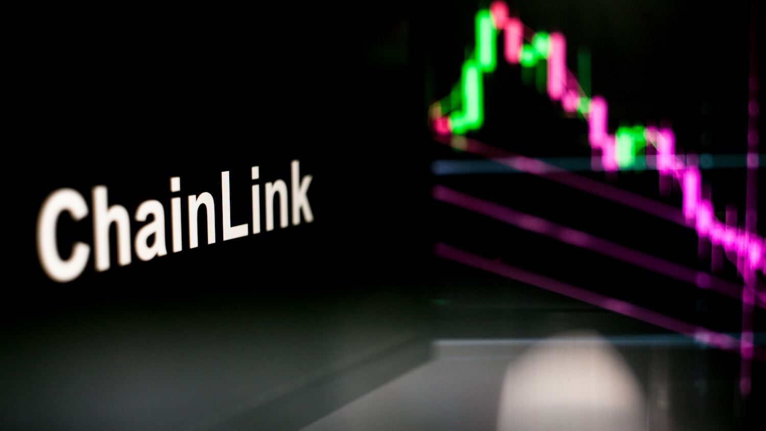 Chainlink Gains Edge Over XRP in Institutional Blockchain Adoption Battle, Expert Says