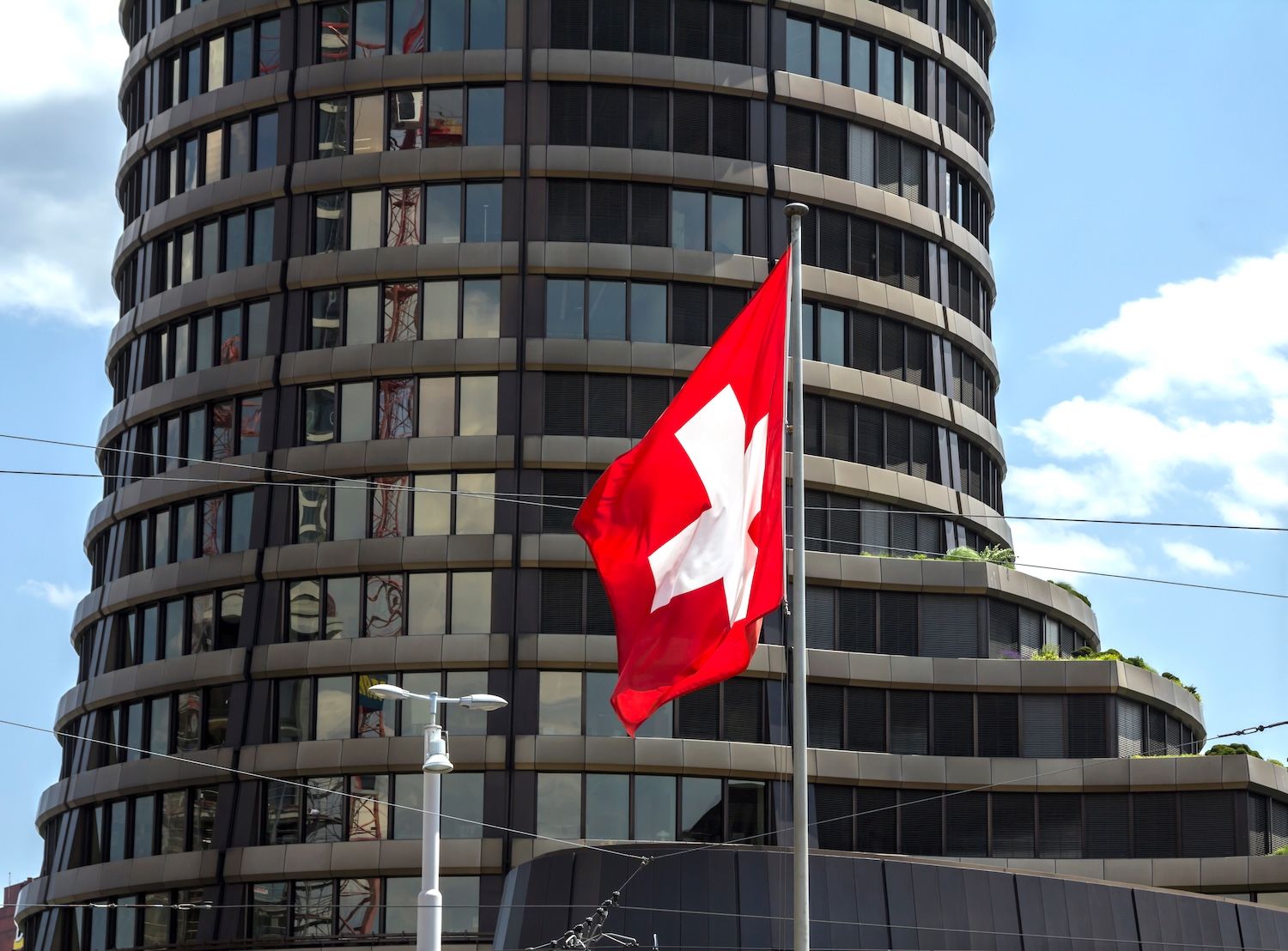 BIS Chief Compares Modern Stablecoins to 19th Century Banking Crisis