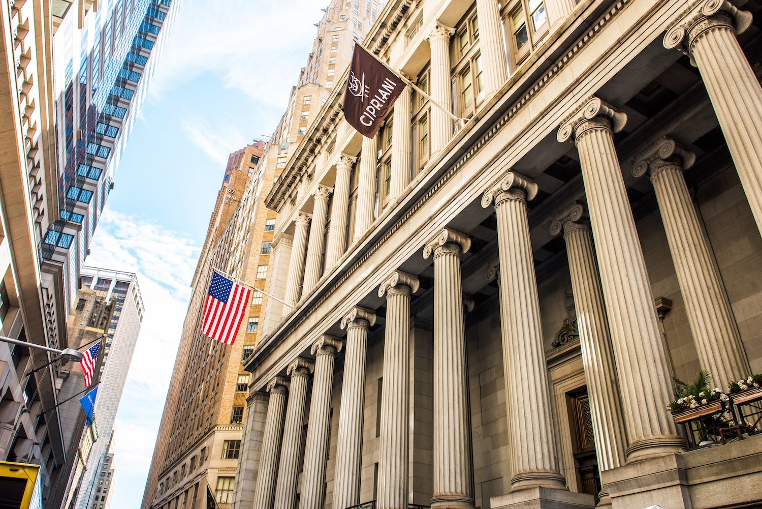 Crypto Funds Hit Record $167 Billion as Bitcoin Outperforms Gold by 15%