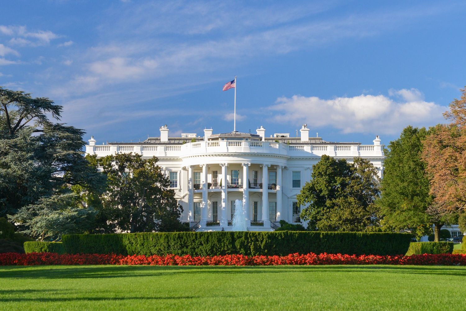 Trump Administration Prepares Executive Order to Fine Banks Over Crypto Account Closures