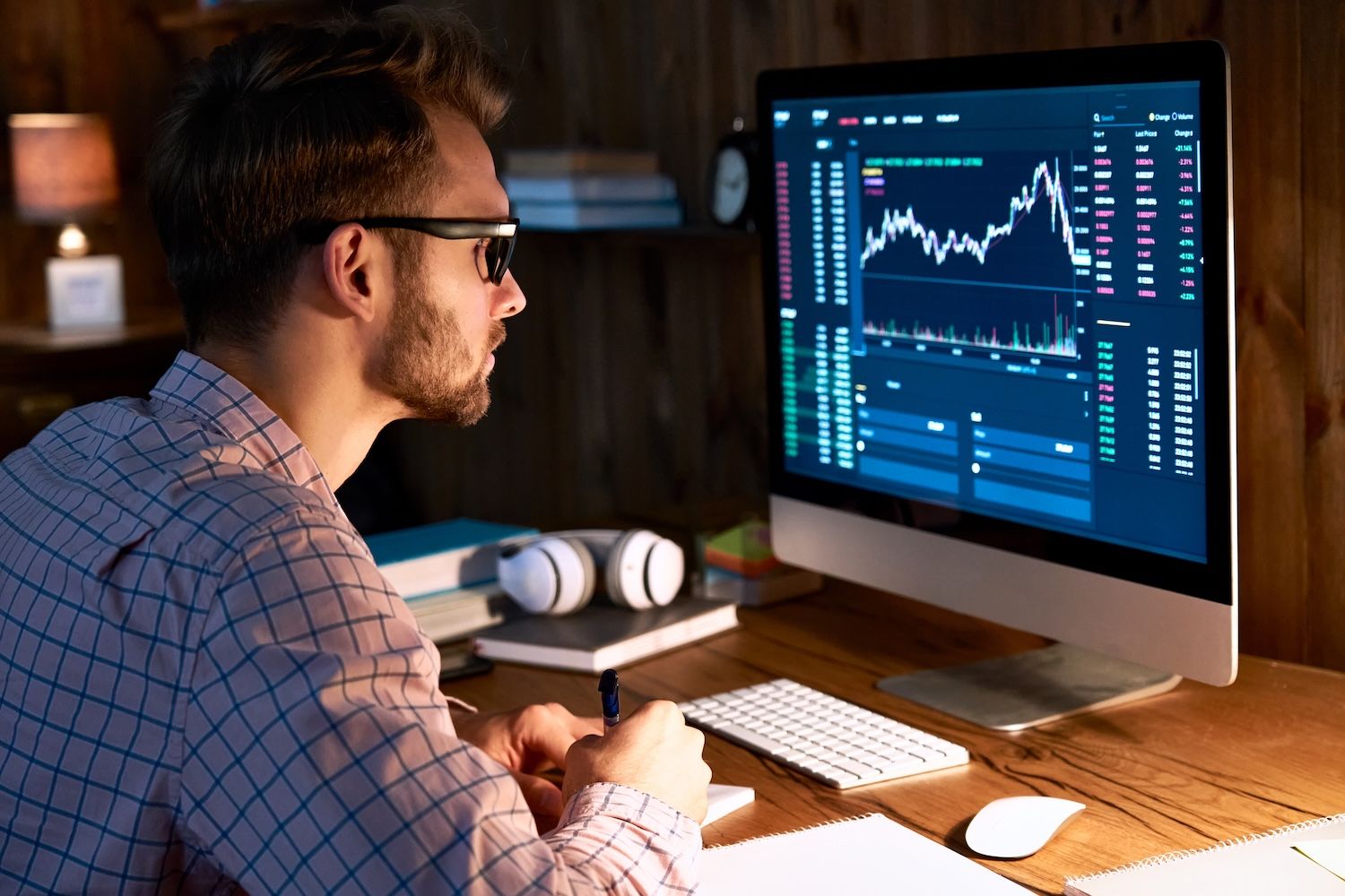 Bitcoin Retreats From Record $123,140 High as Bulls Take Profits