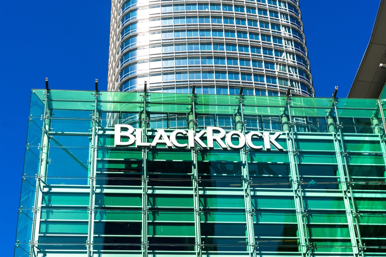 BlackRock Bitcoin ETF Records $1.31 Billion Weekly Inflow as Trading Volume Surges 22%