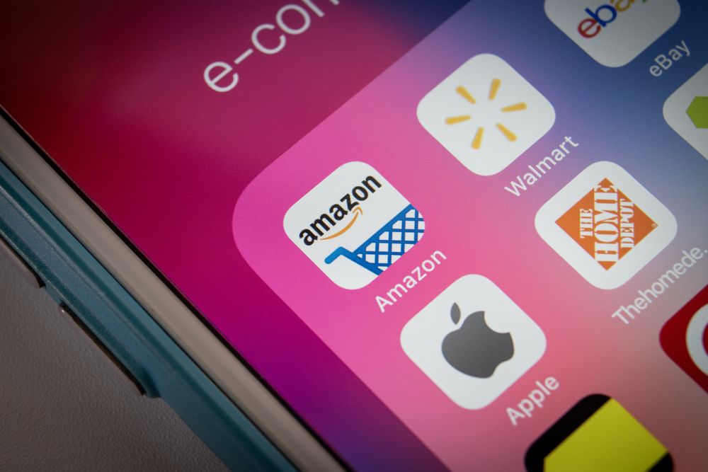 Walmart and Amazon Look to Launch Stablecoins, Bypassing Banks and Card Networks