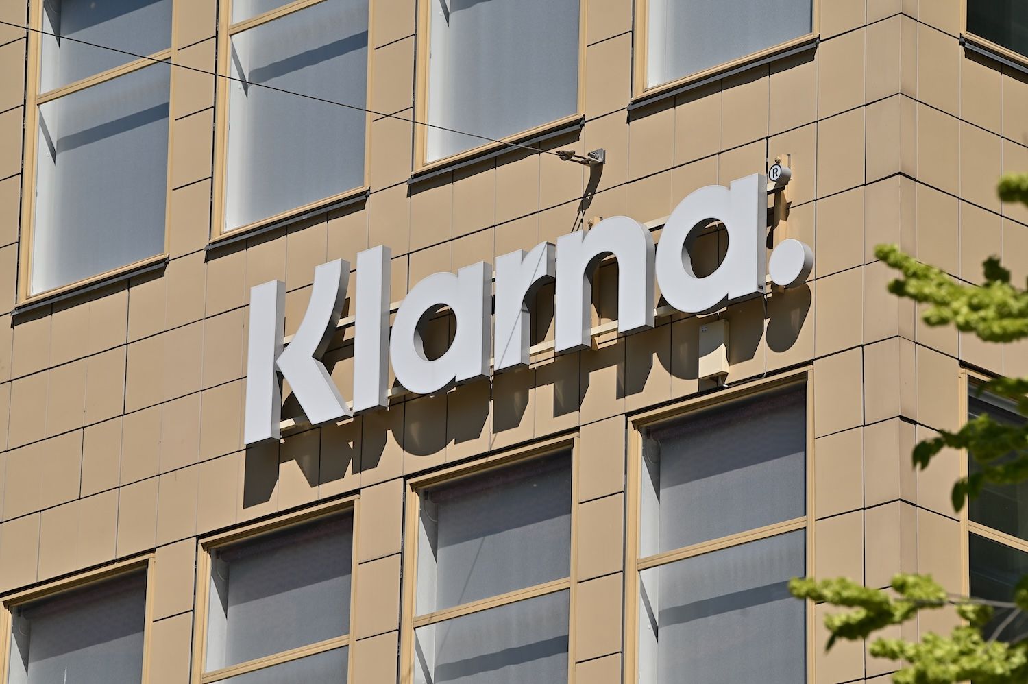 Buy-Now-Pay-Later Pioneer Klarna Pilots US Debit Card to Compete With Traditional Banks