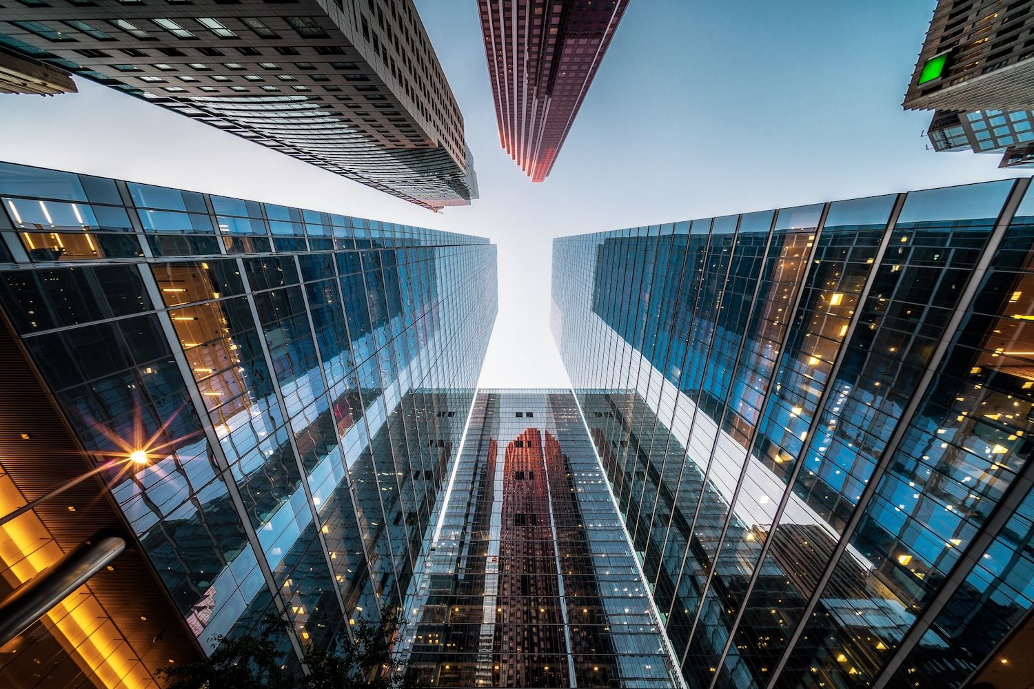 Wall Street Giants Plan Limited Cryptocurrency Trading Despite Regulatory Uncertainty