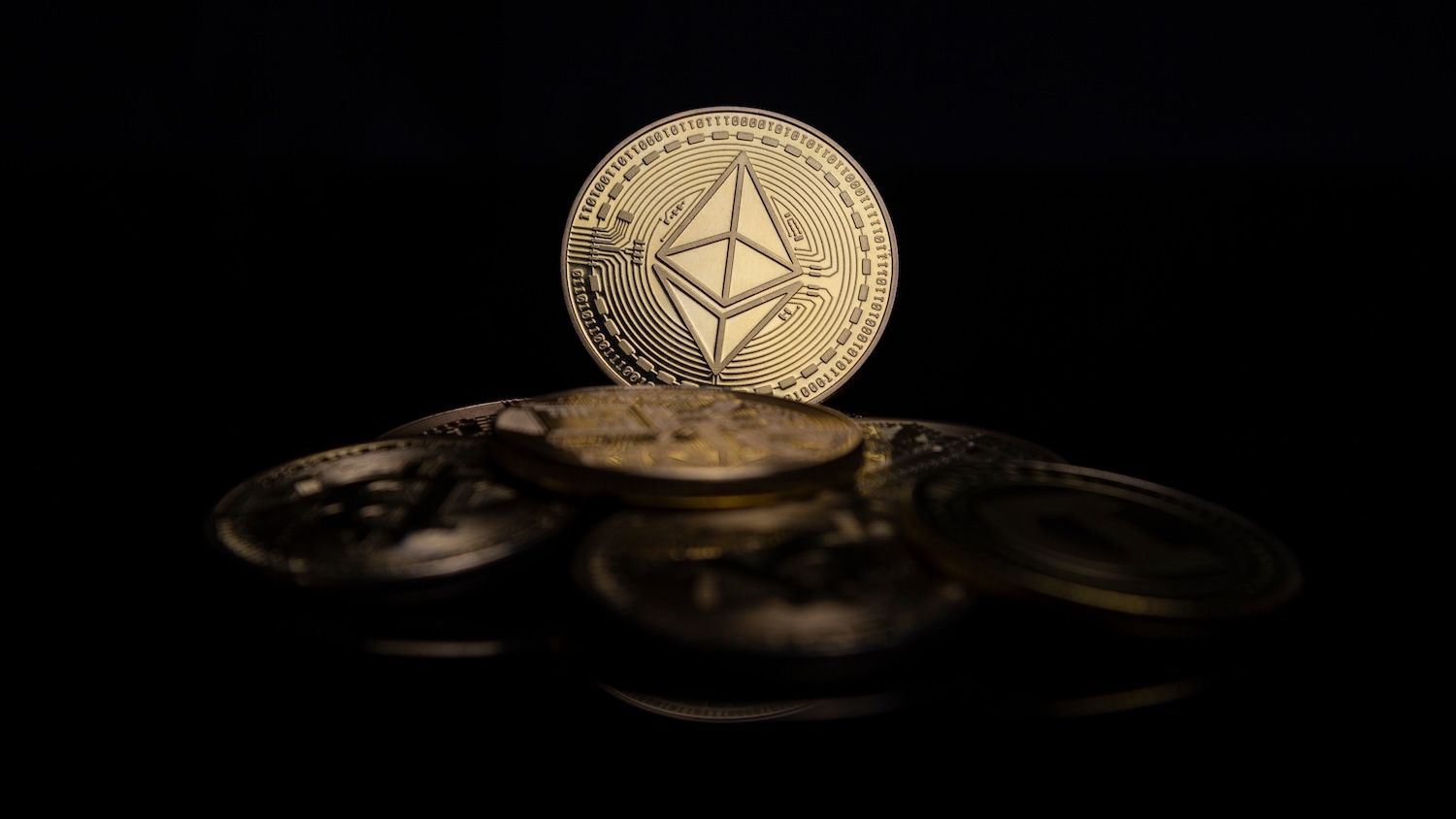 Ethereum gradi tihu akumulaciju dok se kapital od 2,4 tisuća dolara odbija probiti