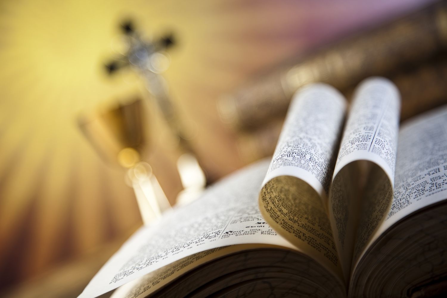 desktop-anthropic-recrute-15-penseurs-religieux-pour-façonner-claude-tandis-que-le-pape-met-en-garde-contre-l’ia