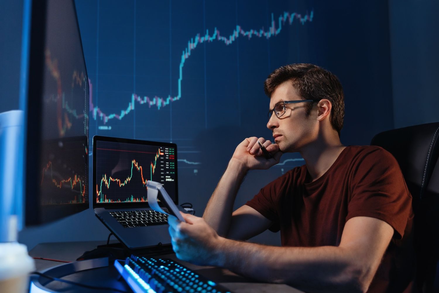 Solana Struggles at $163 as Experts Debate 10-15% Drop Versus New Highs