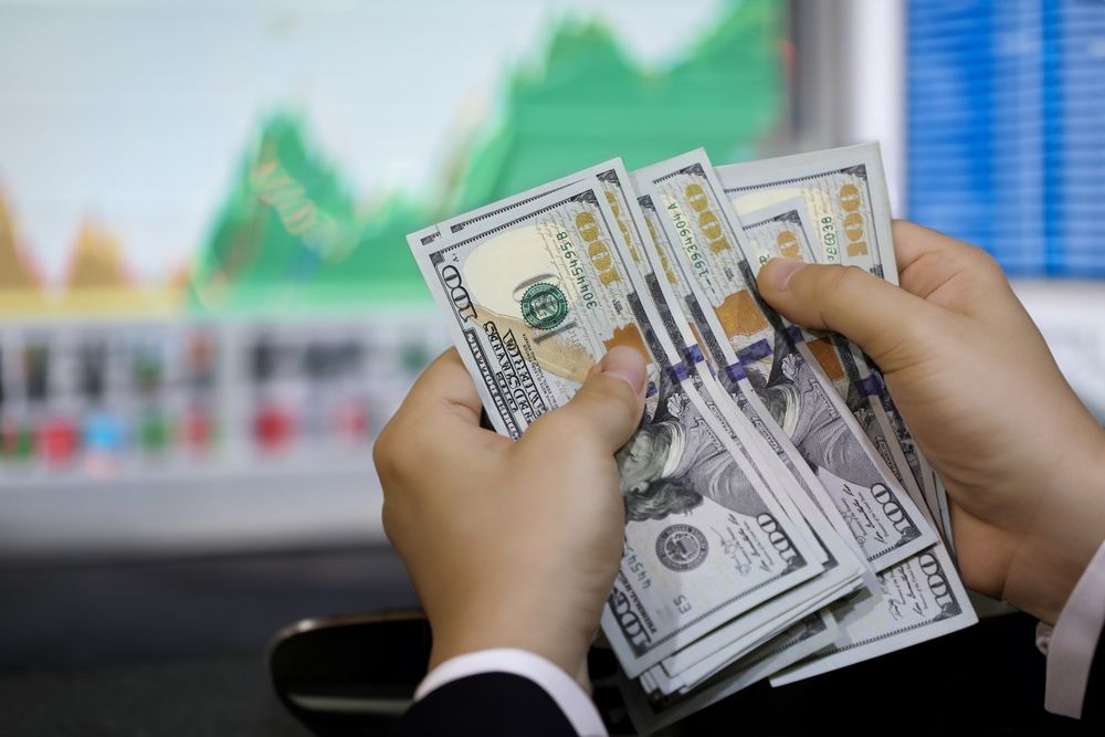 BIS Issues Dire Warning on Dollar Trust Collapse, Crypto Poised to Benefit