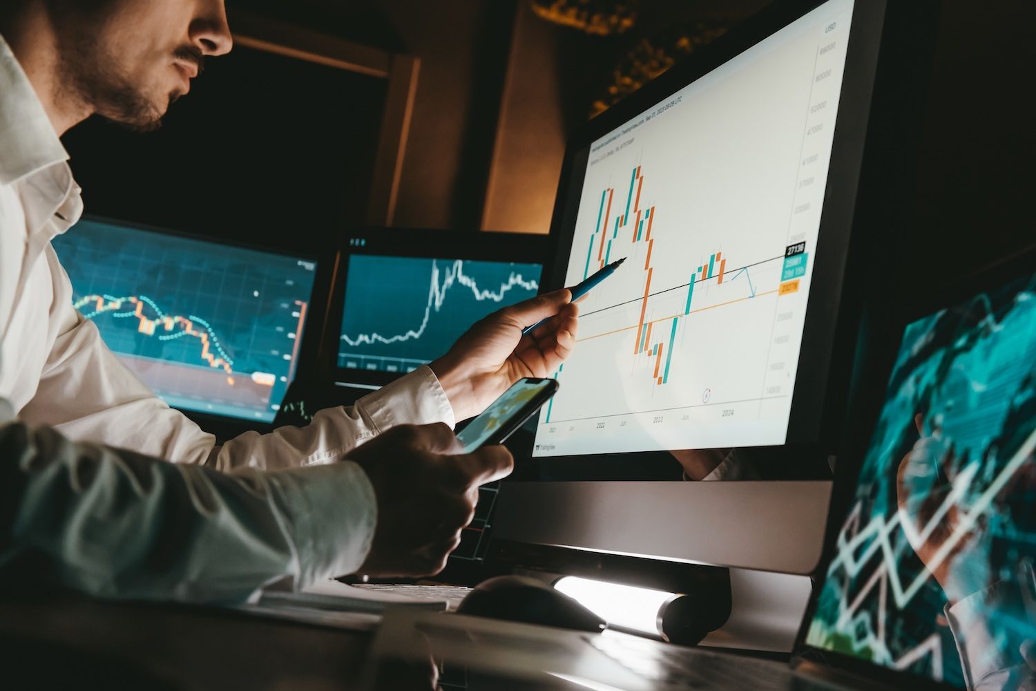 أفضل 5 منصات لتداول العملات المشفّرة التي تقدّم عقود الأسهم الدائمة في 2026: مقارنة الرسوم والأزواج والميزات