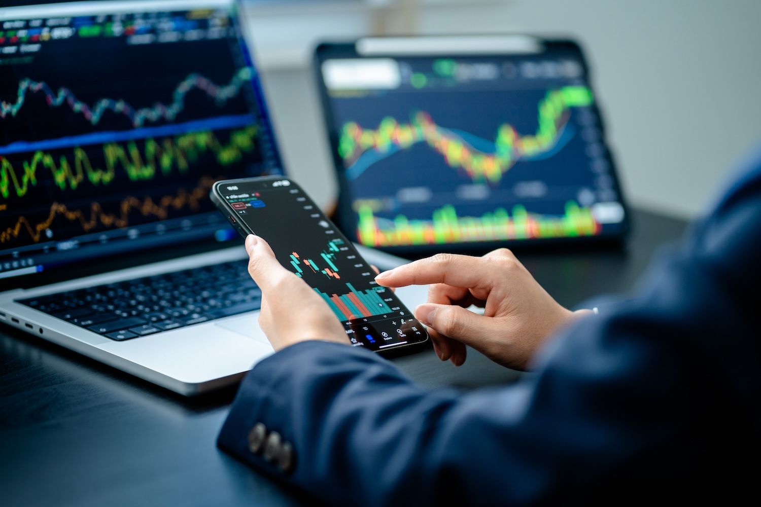 Bitcoin Dominance Falls Below 60% As Ethereum Surges Near Record High