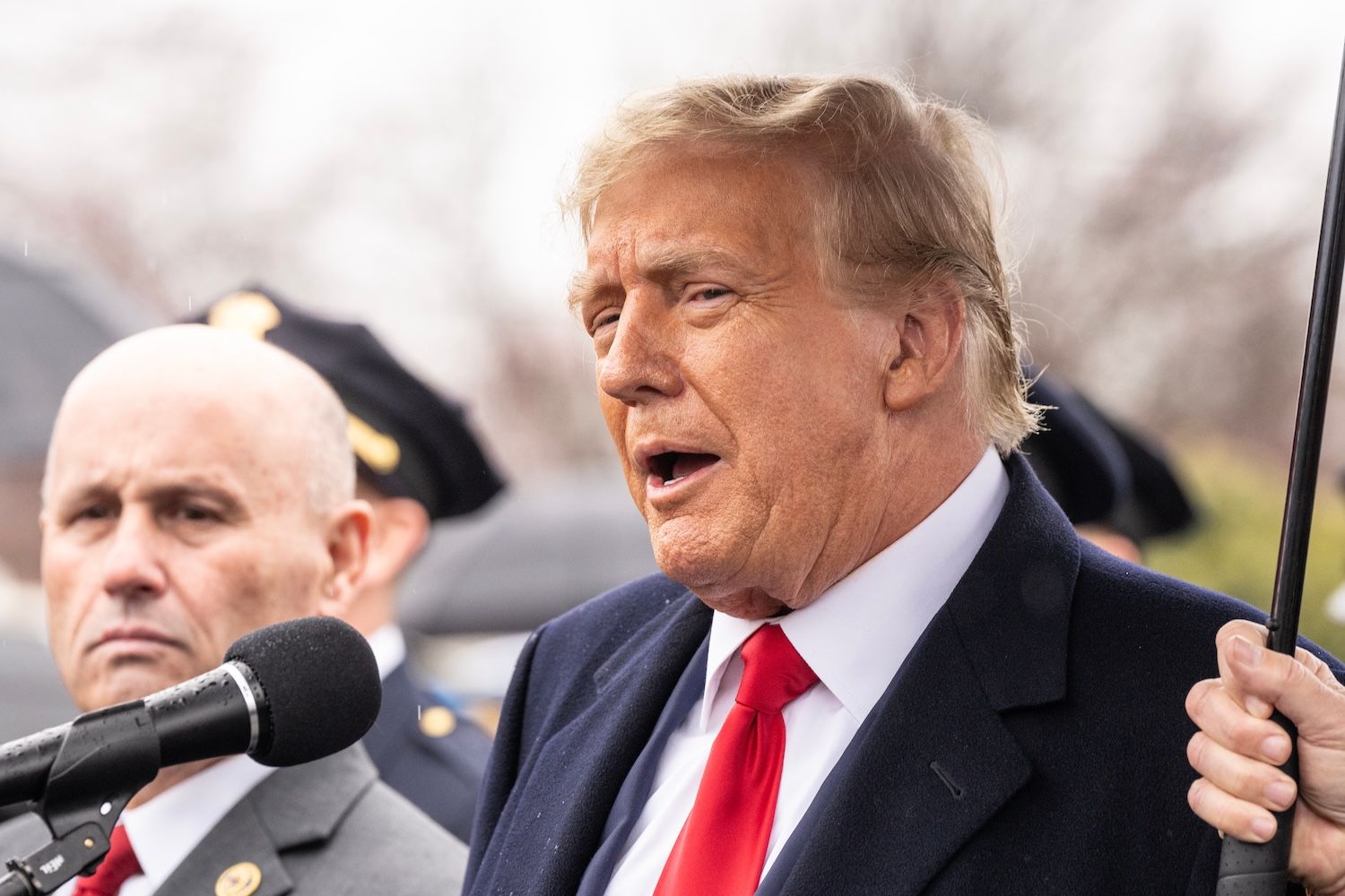 desktop-meme-coin-de-trump-e-vendas-defi-geraram-us-12-bi-em-renda-cripto