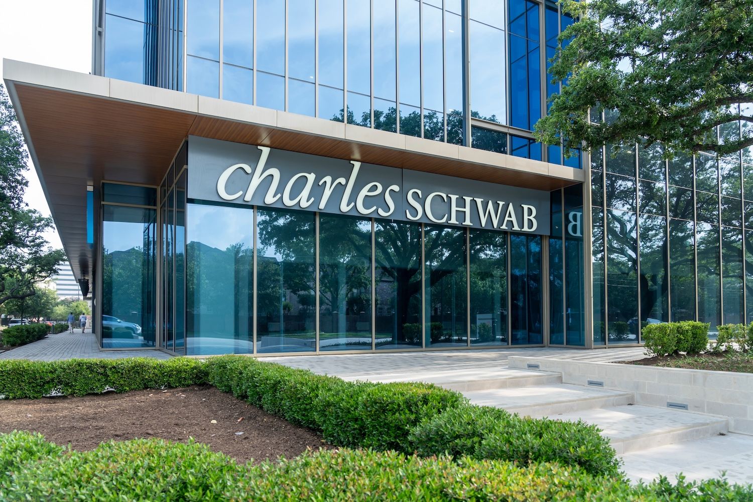 Schwab To Begin Offering Bitcoin, Ethereum Spot Trading By Mid-2026 |  Yellow.com