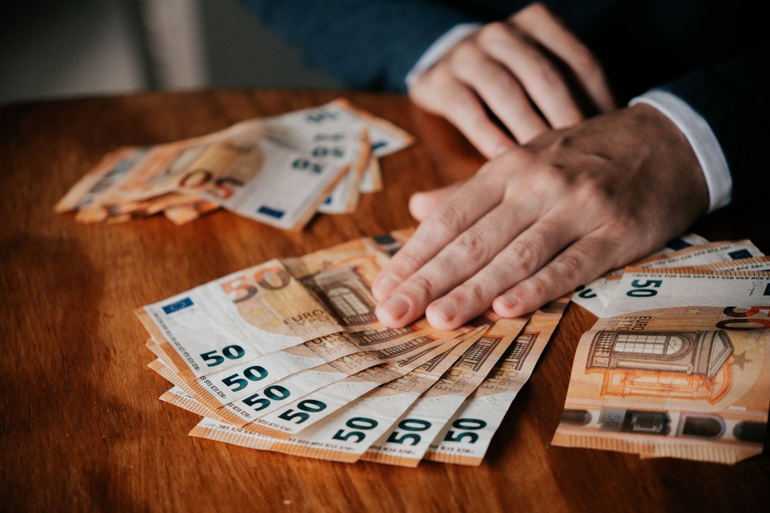 MiCA 規制に準拠する USDT とは異なる5つのステーブルコイン | Yellow.com