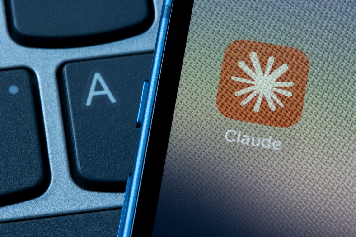 desktop-نموذج-كلود-أوبوس-48-يتصدر-مؤشر-الذكاء-بينما-يتفوق-ميثوس-في-القرصنة
