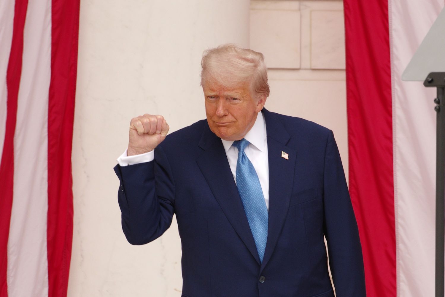 Trump’s Crypto Empire Tops $1 Billion in Realized Profits, Raising Questions Over Personal Stakes in a Booming Industry