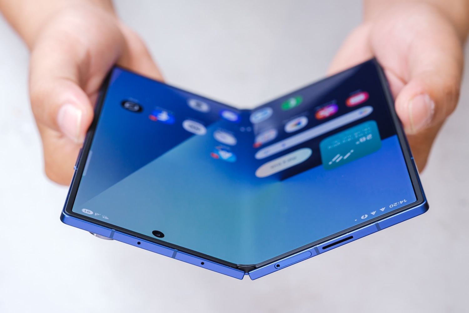 desktop-składany-iphone-jeszcze-nie-wyszedł-a-przedsmak-daje-już-samsung-galaxy-z-fold-8-kosztuje-1-899-dolarów