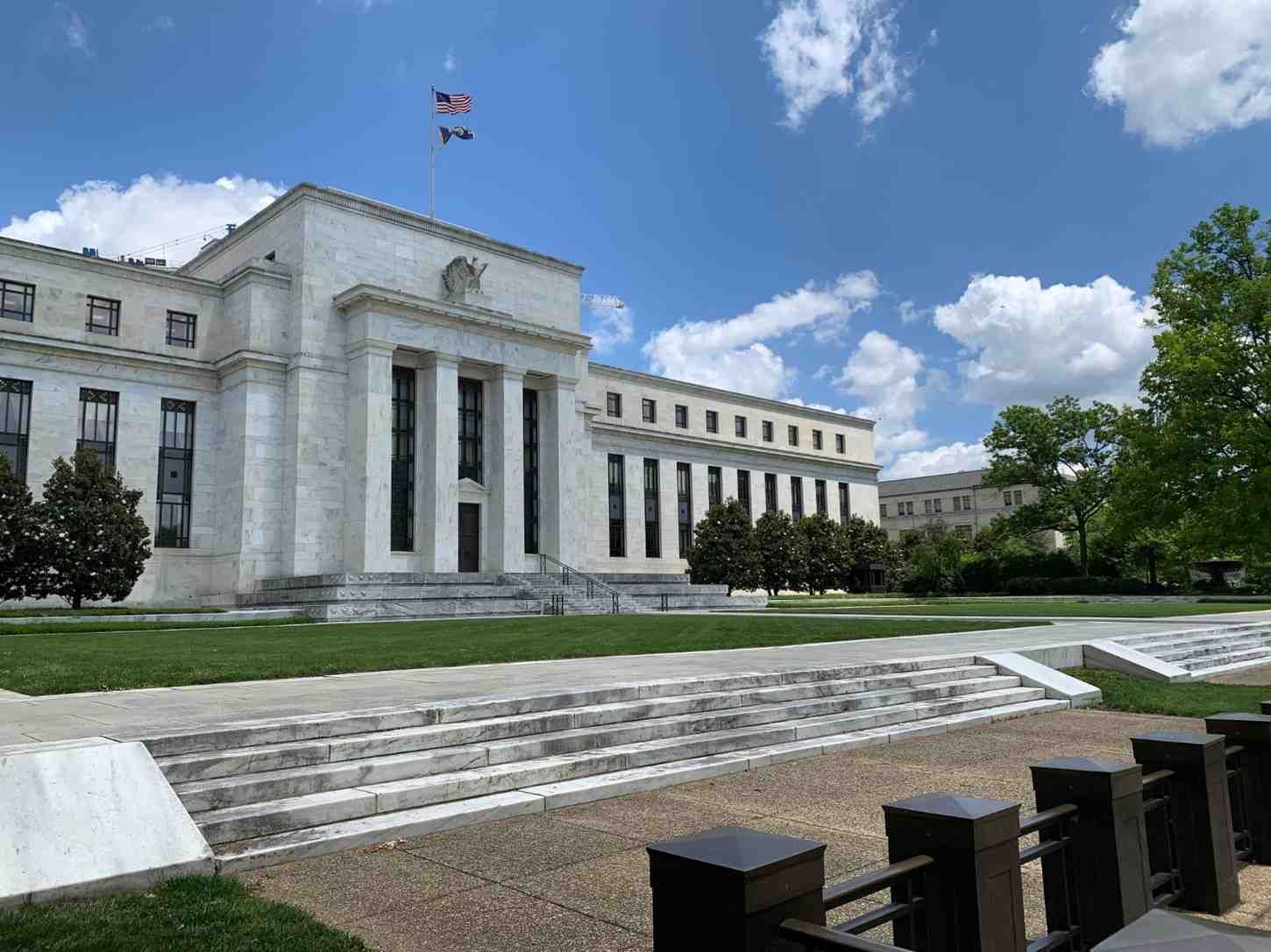 desktop-trois-dirigeants-de-la-fed-se-rebellent-des-experts-estiment-que-la-conjoncture-est-au-plus-mauvais-pour-les-cryptos