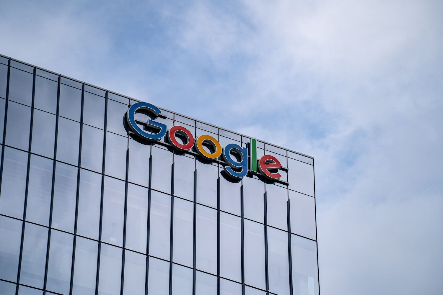 desktop-hat-google-still-und-leise-ein-350-milliarden-dollar-wagnis-imperium-rund-um-spacex-anthropic-und-waymo-aufgebaut