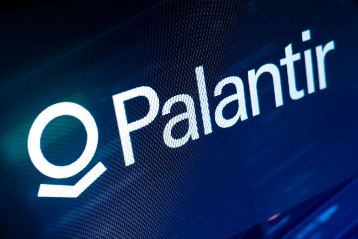 desktop-palantir-challenges-ai-token-value
