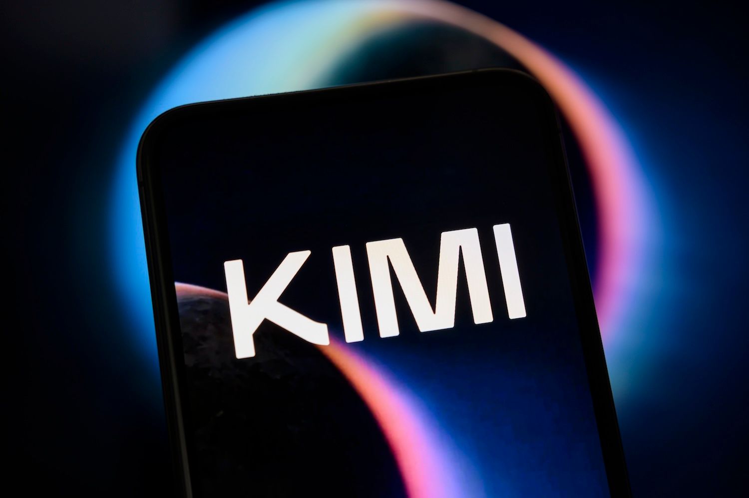 desktop-kimi-k3-se-torna-o-maior-modelo-de-pesos-abertos-da-história-com-28-trilhões-de-parâmetros