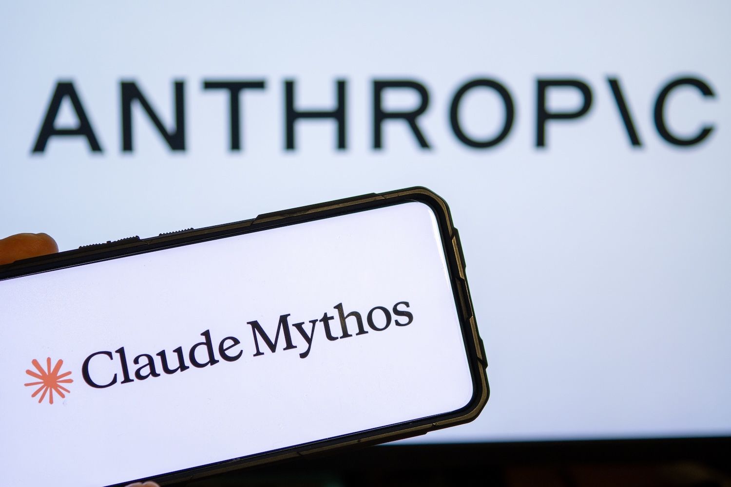 desktop-crowdstrike-avert-que-claude-mythos-pourrait-accélérer-les-décisions-sur-les-failles-zero‑day