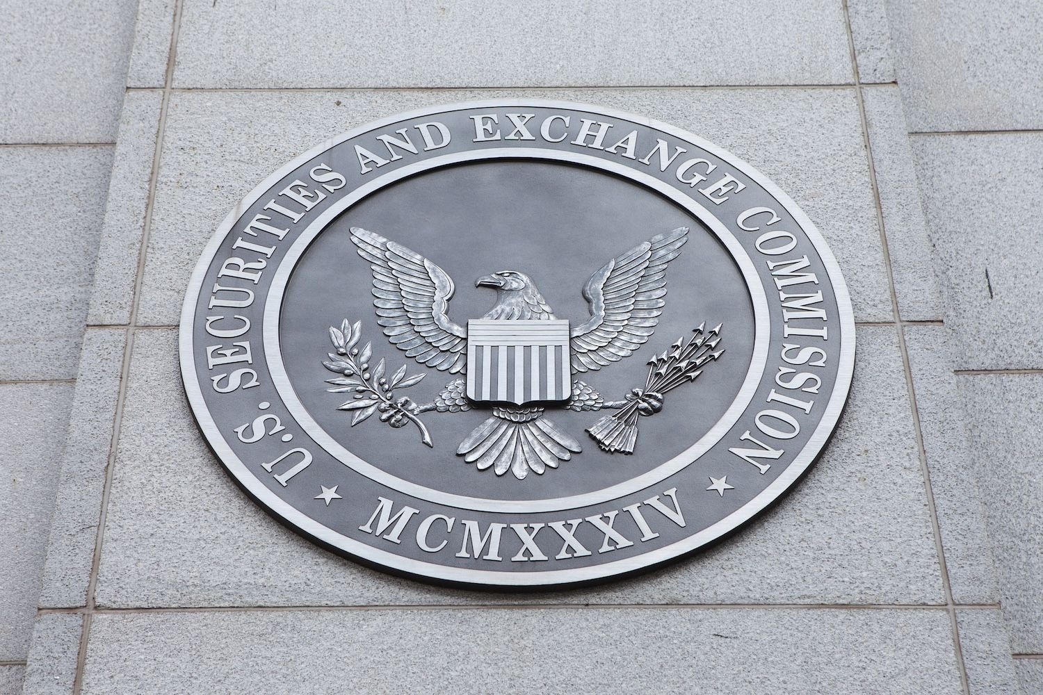 SEC Delays 7 Crypto ETF Decisions Until October 2025 Deadlines
